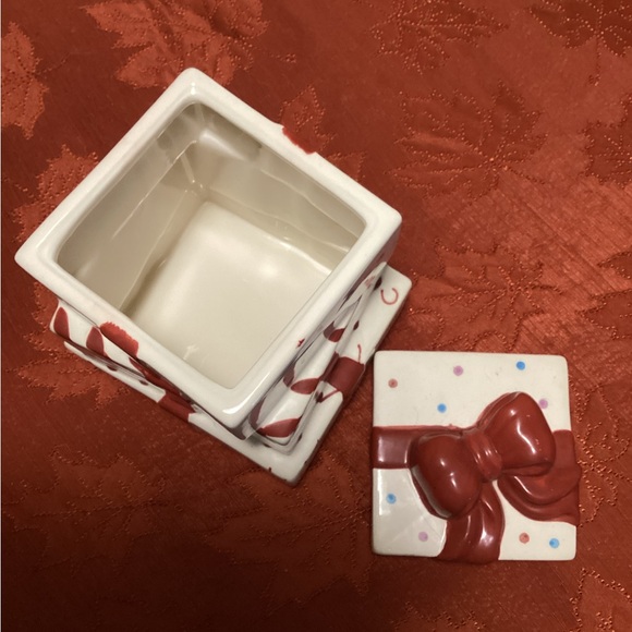 Ceramic Gift Box with Red Ribbon - Picture 2 of 3